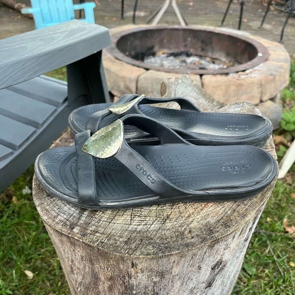 Crocs Women's Sanrah Embellished Women’s Sandal Size 7 Black - Picture 4 of 5